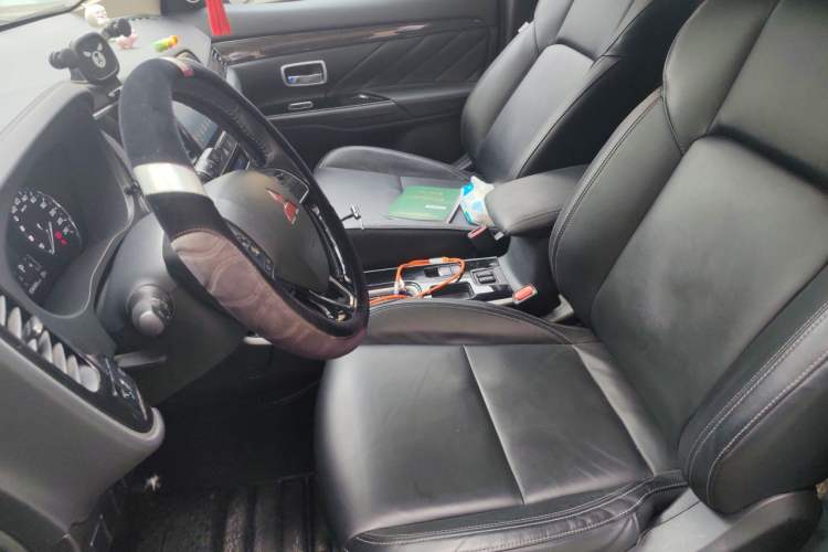 Used Mitsubishi Outlander 2019 2.0L Two-Wheel Drive Comfort Edition 7-Seater China VI Standard Left Front Seat