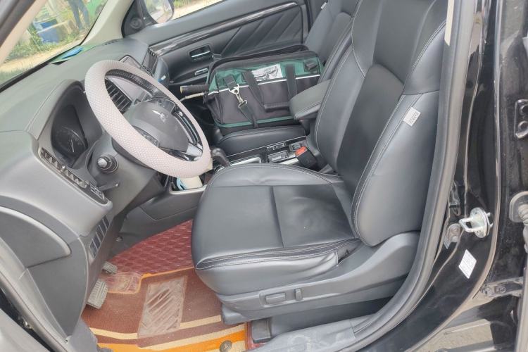 Used Mitsubishi Outlander 2019 2.0L Two-Wheel Drive Comfort Edition 5 Seats China VI Standard Left Front Seat