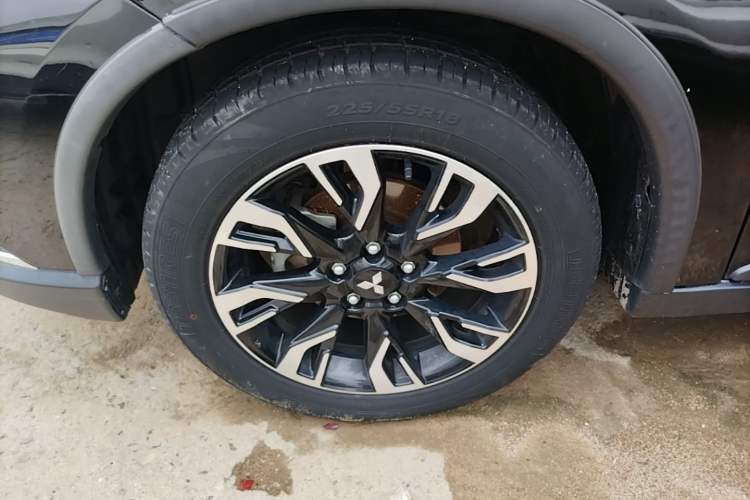Used Mitsubishi Outlander 2019 2.0L Two-Wheel Drive Comfort Edition 7-Seater China VI Standard Left Front Wheel Hub