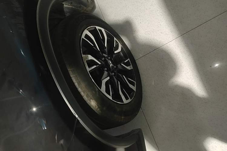 Used Mitsubishi Outlander 2019 2.0L Two-Wheel Drive Comfort Edition 5 Seats China VI Standard Left Front Wheel Hub