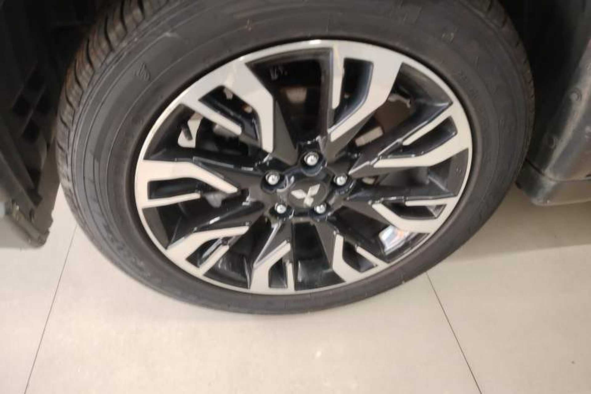 Used Mitsubishi Outlander 2019 2.0L Two-Wheel Drive Comfort Edition 5 Seats China VI Standard Left Front Wheel Hub