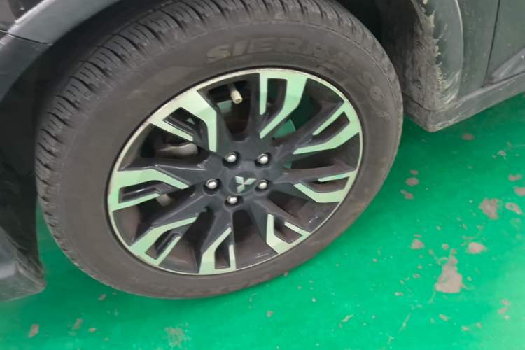 Used Mitsubishi Outlander 2019 2.0L Two-Wheel Drive Comfort Edition 5 Seats China VI Standard Left Front Wheel Hub