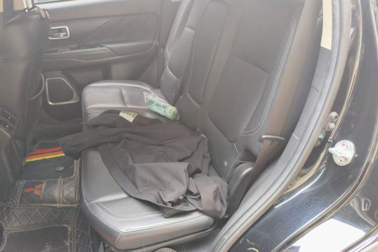 Used Mitsubishi Outlander 2019 2.0L Two-Wheel Drive Comfort Edition 5 Seats China VI Standard Left Rear Seat