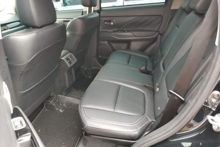 Used Mitsubishi Outlander 2019 2.0L Two-Wheel Drive Comfort Edition 7-Seater China VI Standard Left Rear Seat
