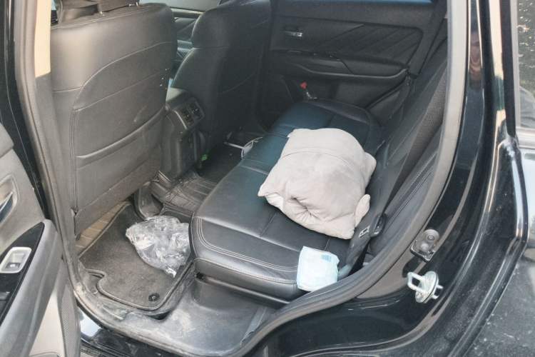 Used Mitsubishi Outlander 2019 2.0L Two-Wheel Drive Comfort Edition 5 Seats China V Standard Left Rear Seat