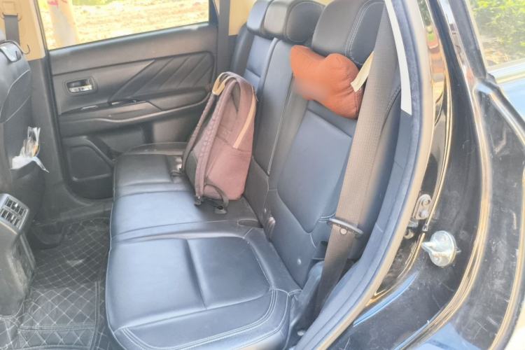 Used Mitsubishi Outlander 2019 2.0L Two-Wheel Drive Comfort Edition 5 Seats China V Standard Left Rear Seat