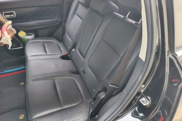 Used Mitsubishi Outlander 2019 2.4L 4x4 Zhi Xiang Edition 5 Seats China V Emission Standard Left Rear Seat