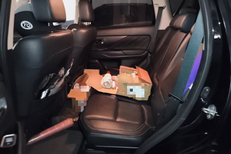 Used Mitsubishi Outlander 2019 2.4L 4x4 Zhi Xiang Edition 5 Seats China VI Standard Left Rear Seat