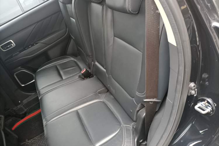 Used Mitsubishi Outlander 2019 2.0L Two-Wheel Drive Comfort Edition 7-Seater China VI Standard Left Rear Seat