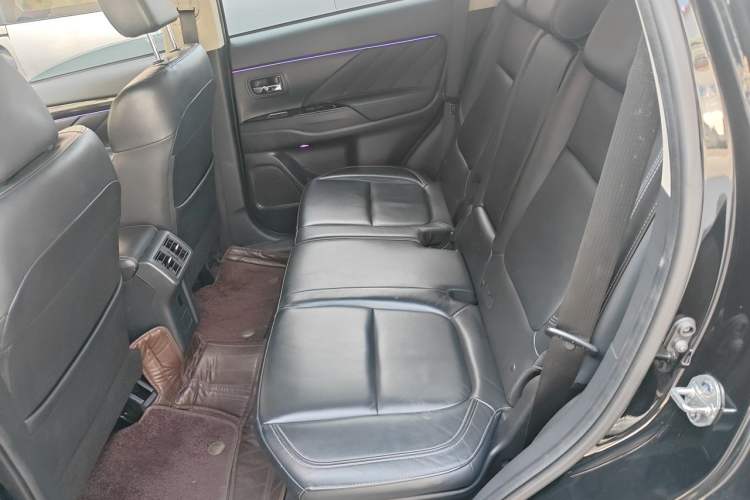Used Mitsubishi Outlander 2019 2.0L Two-Wheel Drive Comfort Edition 5 Seats China VI Standard Left Rear Seat
