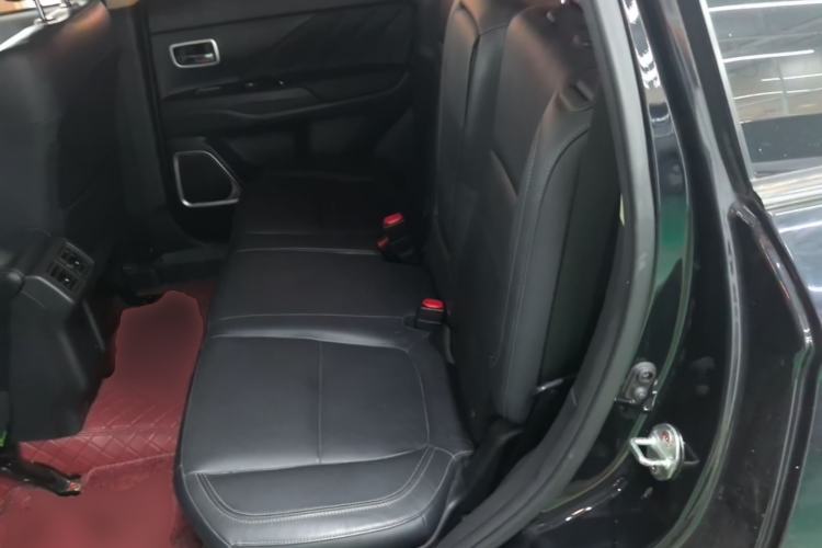Used Mitsubishi Outlander 2019 2.0L Two-Wheel Drive Comfort Edition 5 Seats China VI Standard Left Rear Seat