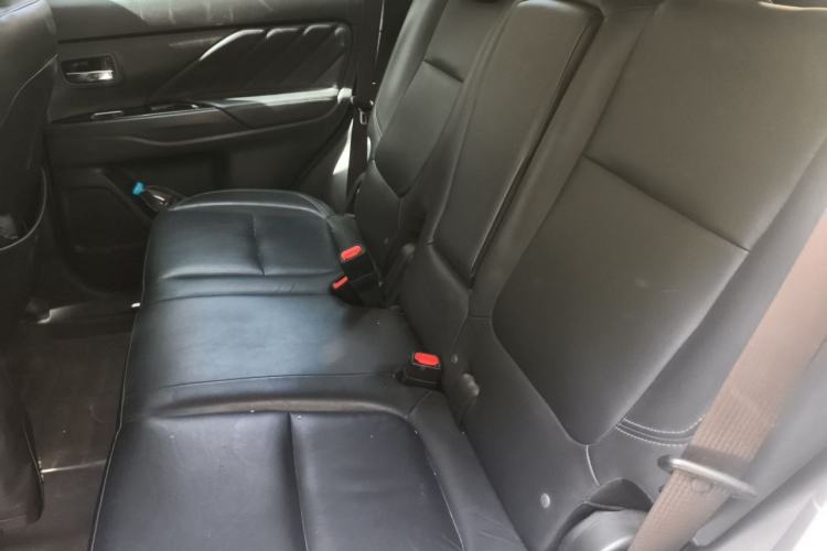 Used Mitsubishi Outlander 2019 2.0L Two-Wheel Drive Comfort Edition 5 Seats China V Standard Left Rear Seat