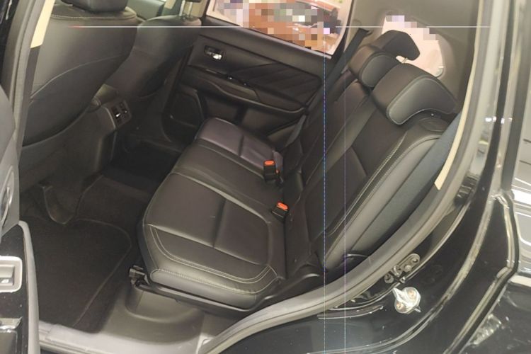 Used Mitsubishi Outlander 2019 2.4L 4x4 Zhi Xiang Edition 7 Seats China VI Standard Left Rear Seat