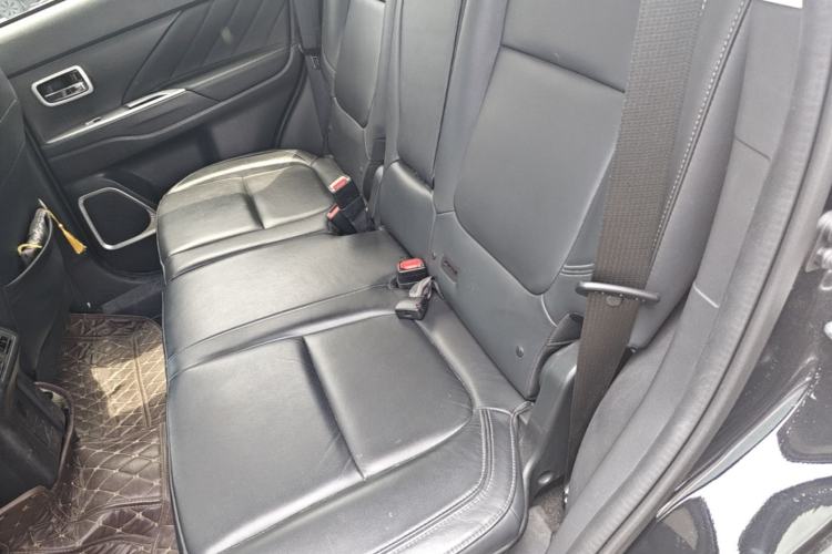 Used Mitsubishi Outlander 2019 2.0L Two-Wheel Drive Comfort Edition 5 Seats China VI Standard Left Rear Seat