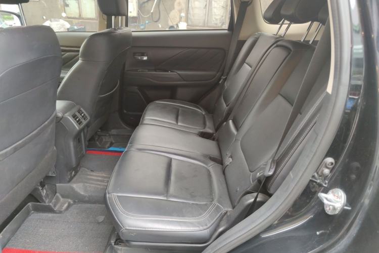 Used Mitsubishi Outlander 2019 2.0L Two-Wheel Drive Comfort Edition 5 Seats China VI Standard Left Rear Seat