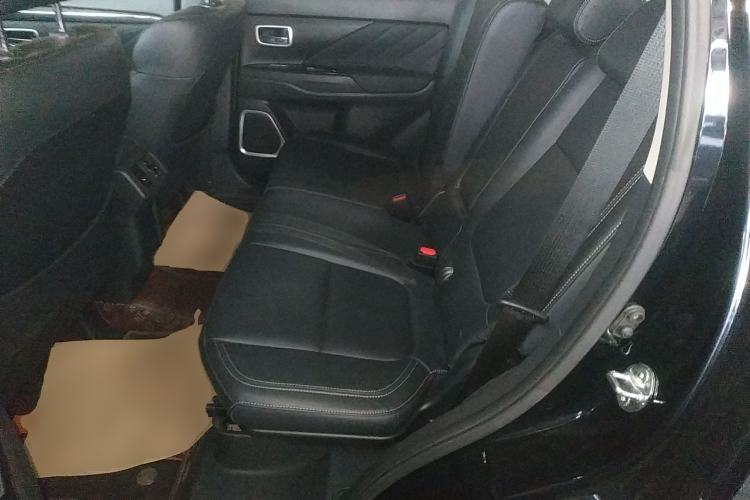 Used Mitsubishi Outlander 2019 2.4L 4x4 Zhi Xiang Edition 7 Seats China VI Standard Left Rear Seat