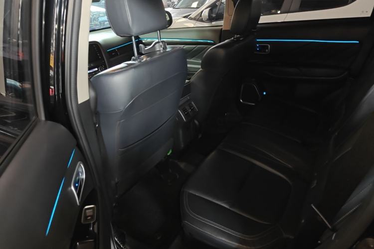 Used Mitsubishi Outlander 2019 2.0L Two-Wheel Drive Comfort Edition 7-Seater China VI Standard Left Rear Seat