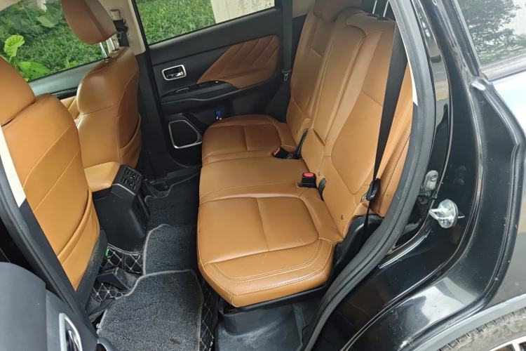 Used Mitsubishi Outlander 2019 2.0L Two-Wheel Drive Comfort Edition 5 Seats China V Standard Left Rear Seat