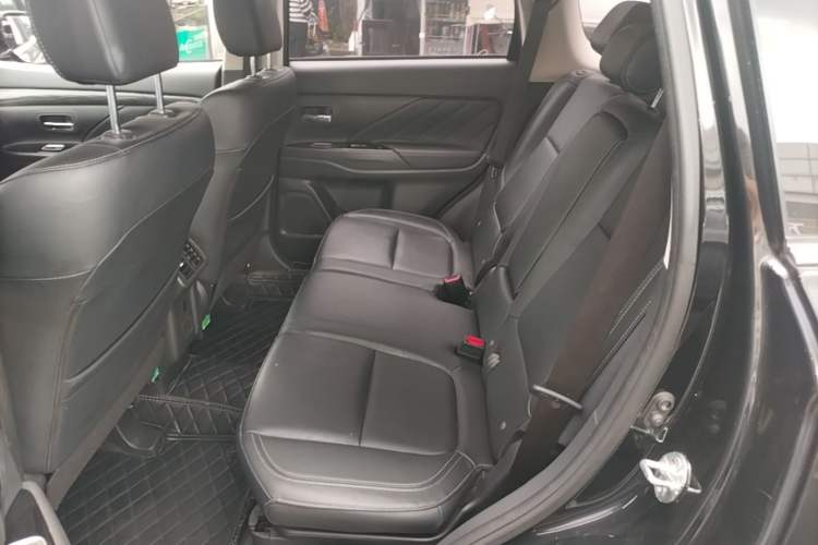 Used Mitsubishi Outlander 2019 2.0L Two-Wheel Drive Comfort Edition 5 Seats China VI Standard Left Rear Seat