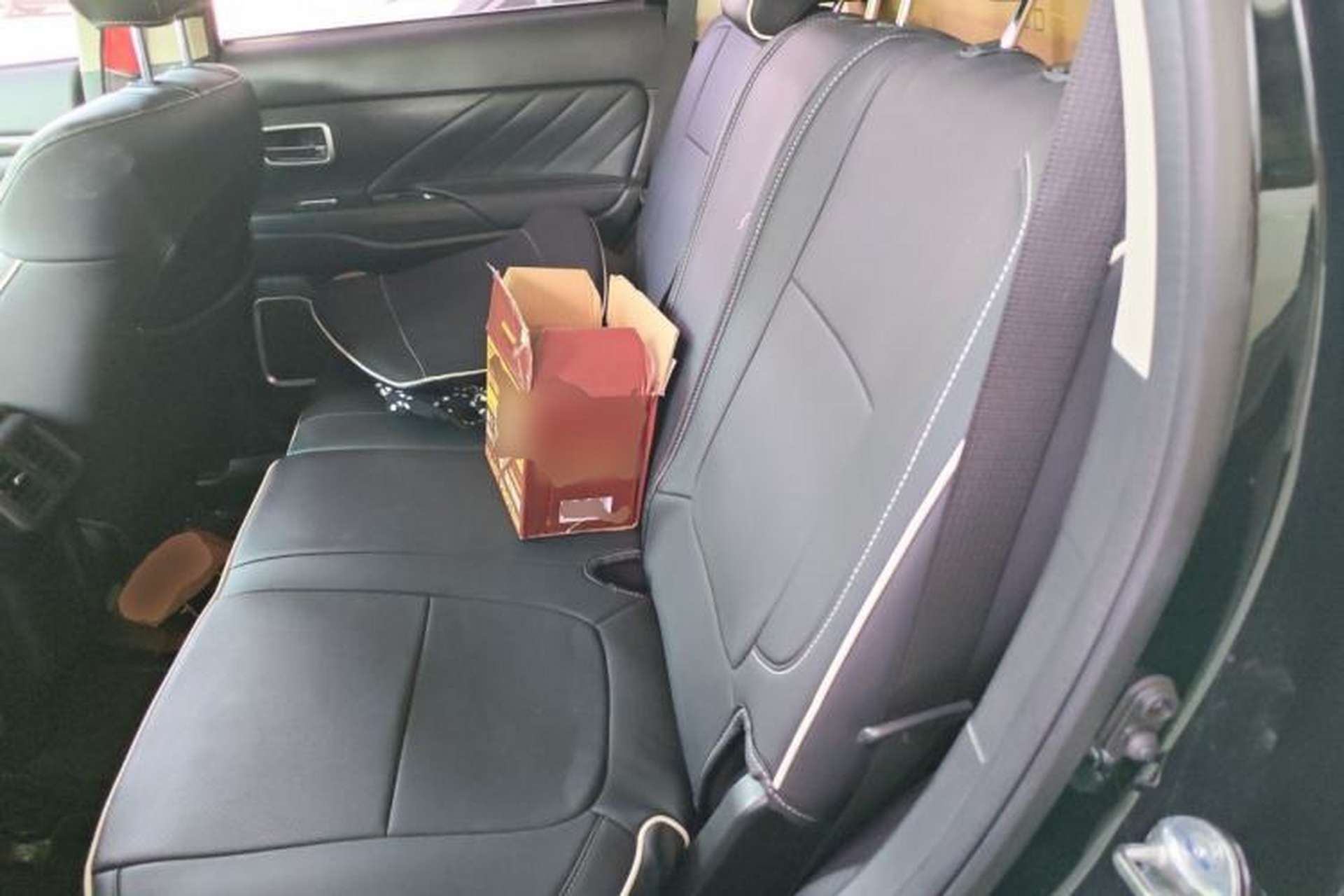 Used Mitsubishi Outlander 2019 2.4L 4x4 Zhi Xiang Edition 7 Seats China V Emission Standard Left Rear Seat