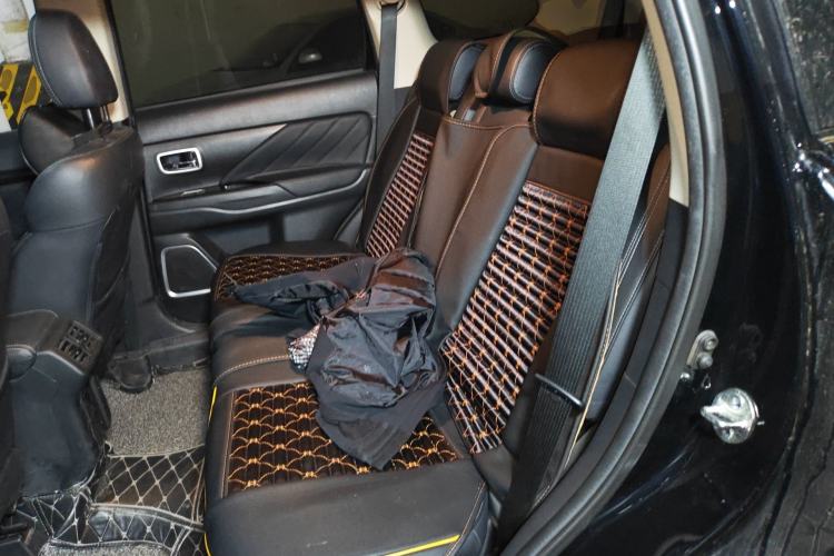 Used Mitsubishi Outlander 2019 2.0L Two-Wheel Drive Comfort Edition 7 Seats China V Emission Standard Left Rear Seat