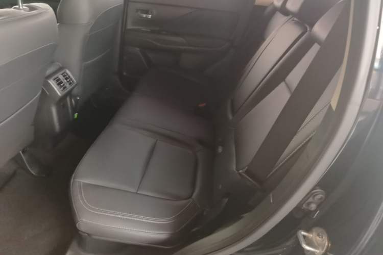 Used Mitsubishi Outlander 2019 2.4L 4x4 Zhi Xiang Edition 5 Seats China VI Standard Left Rear Seat