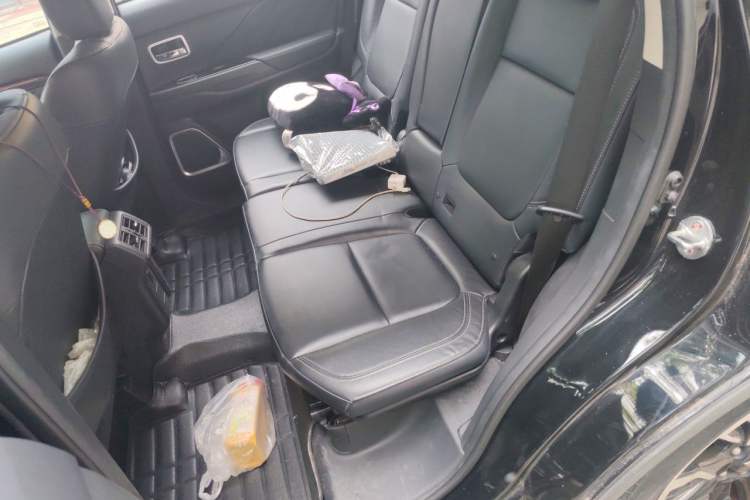 Used Mitsubishi Outlander 2019 2.0L Two-Wheel Drive Comfort Edition 7-Seater China VI Standard Left Rear Seat