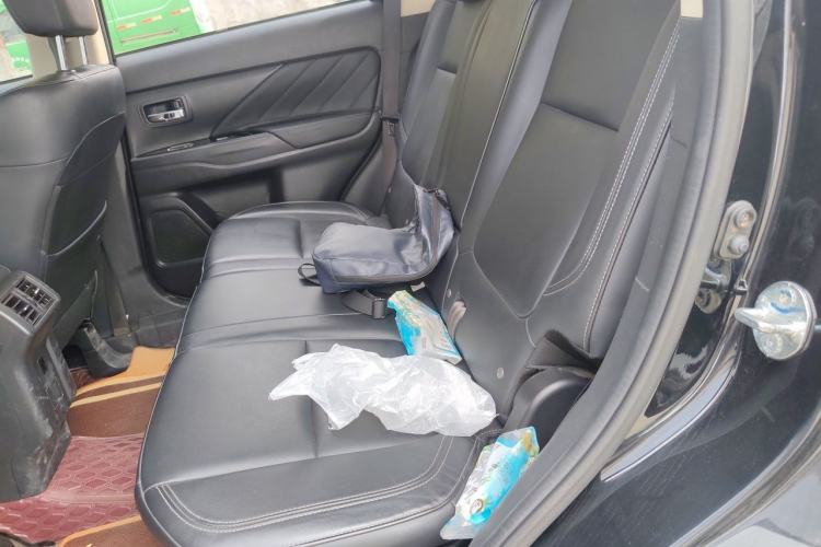 Used Mitsubishi Outlander 2019 2.0L Two-Wheel Drive Comfort Edition 5 Seats China VI Standard Left Rear Seat