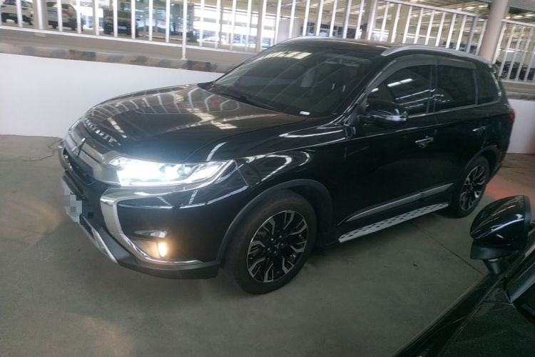 Used Mitsubishi Outlander 2019 2.4L 4x4 Zhi Xiang Edition 7 Seats China VI Standard Left Side