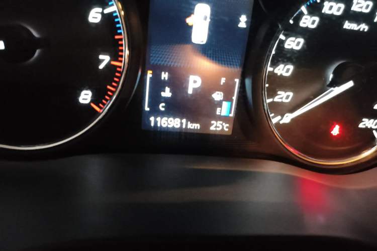 Used Mitsubishi Outlander 2019 2.4L 4x4 Zhi Xiang Edition 5 Seats China VI Standard Odometer Close Up
