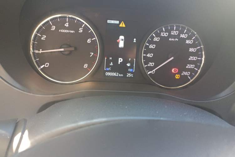 Used Mitsubishi Outlander 2019 2.4L 4x4 Zhi Xiang Edition 5 Seats China VI Standard Odometer Close Up