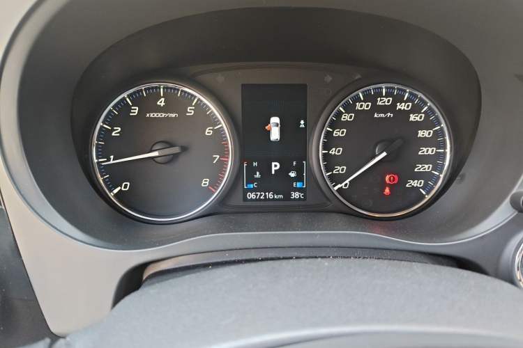 Used Mitsubishi Outlander 2019 2.0L Two-Wheel Drive Comfort Edition 5 Seats China VI Standard Odometer Close Up