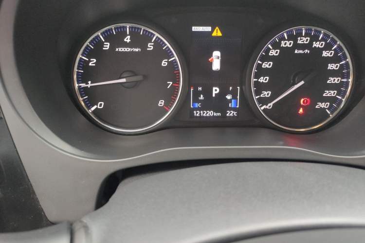 Used Mitsubishi Outlander 2019 2.4L 4x4 Zhi Xiang Edition 5 Seats China V Emission Standard Odometer Close Up