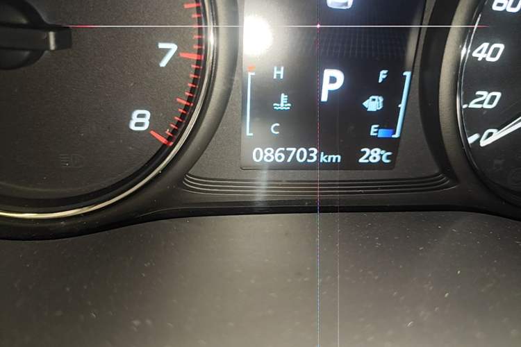 Used Mitsubishi Outlander 2019 2.4L 4x4 Zhi Xiang Edition 7 Seats China VI Standard Odometer Close Up