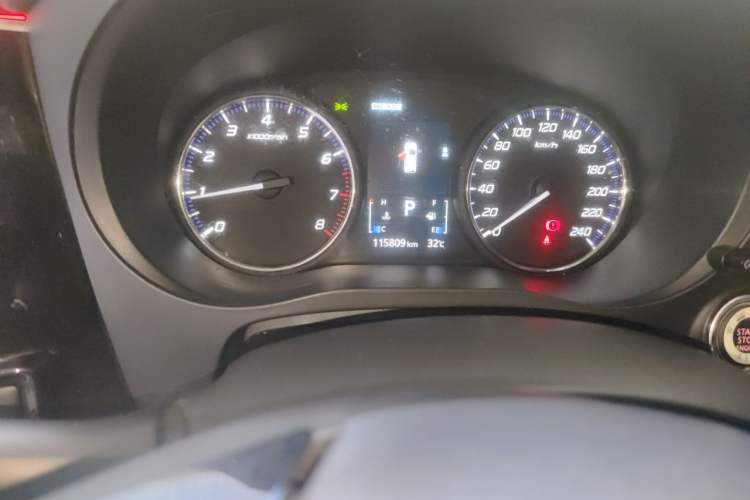 Used Mitsubishi Outlander 2019 2.4L 4x4 Zhi Xiang Edition 5 Seats China VI Standard Odometer Close Up