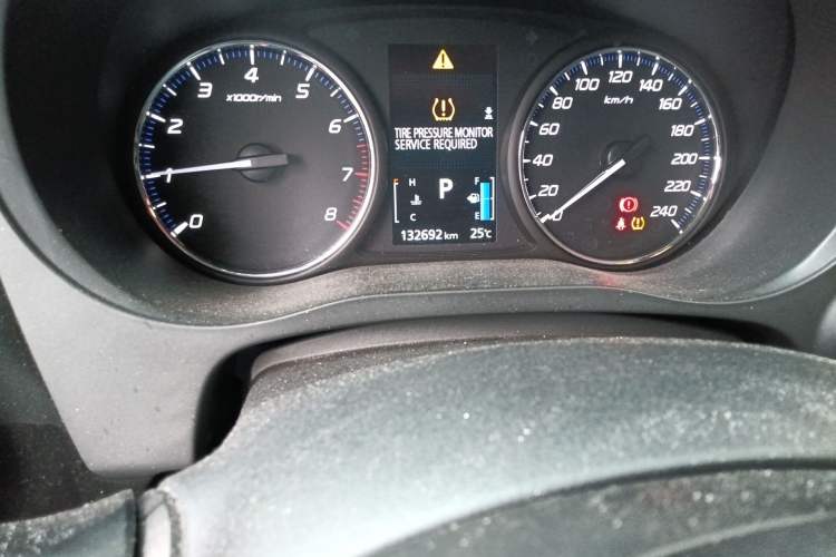 Used Mitsubishi Outlander 2019 2.0L Two-Wheel Drive Comfort Edition 7 Seats China V Emission Standard Odometer Close Up