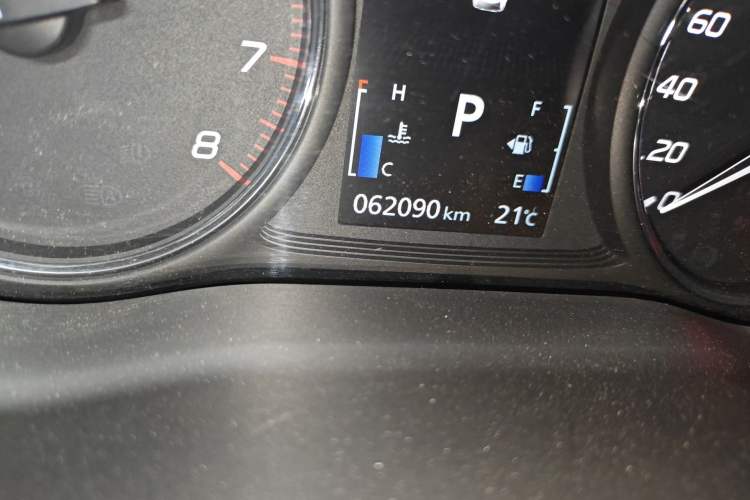 Used Mitsubishi Outlander 2019 2.0L Two-Wheel Drive Comfort Edition 7 Seats China V Emission Standard Odometer Close Up