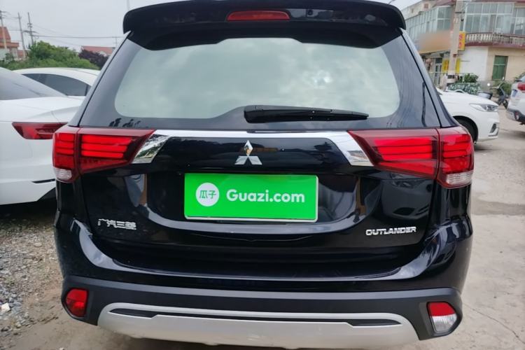 Used Mitsubishi Outlander 2019 2.0L Two-Wheel Drive Comfort Edition 7-Seater China VI Standard Rear