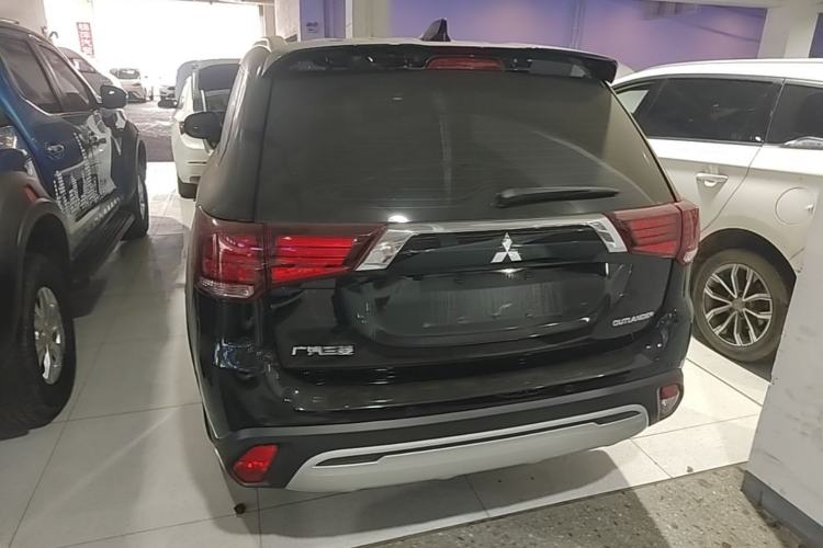 Used Mitsubishi Outlander 2019 2.0L Two-Wheel Drive Comfort Edition 5 Seats China VI Standard Rear