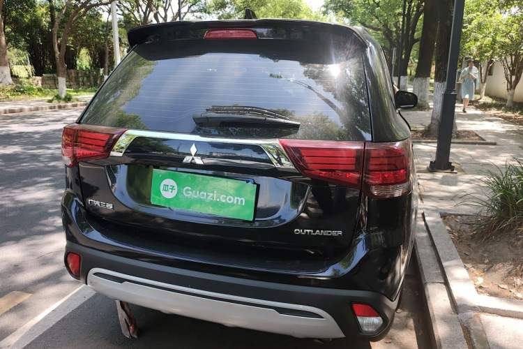 Used Mitsubishi Outlander 2019 2.0L Two-Wheel Drive Comfort Edition 5 Seats China VI Standard Rear