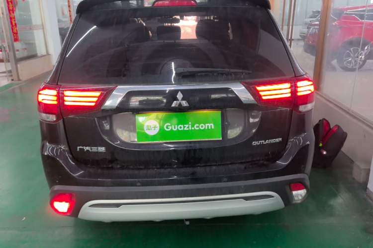 Used Mitsubishi Outlander 2019 2.0L Two-Wheel Drive Comfort Edition 5 Seats China VI Standard Rear