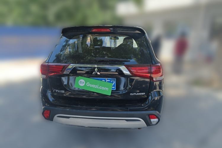Used Mitsubishi Outlander 2019 2.0L Two-Wheel Drive Comfort Edition 7 Seats China V Emission Standard Rear