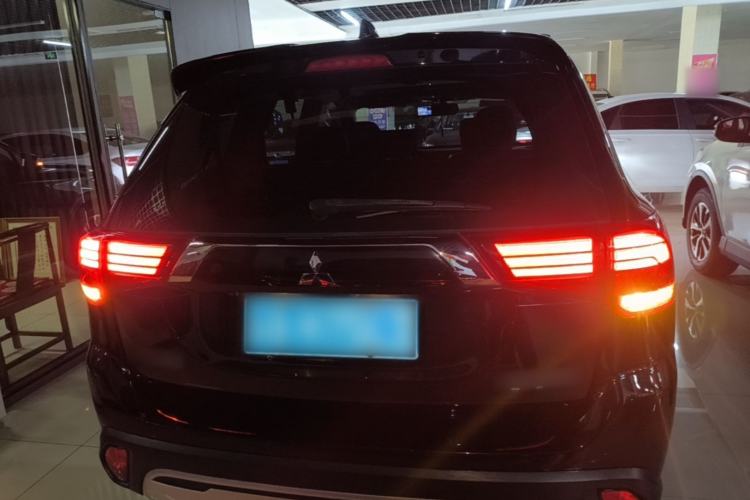Used Mitsubishi Outlander 2019 2.0L Two-Wheel Drive Comfort Edition 7 Seats China V Emission Standard Rear