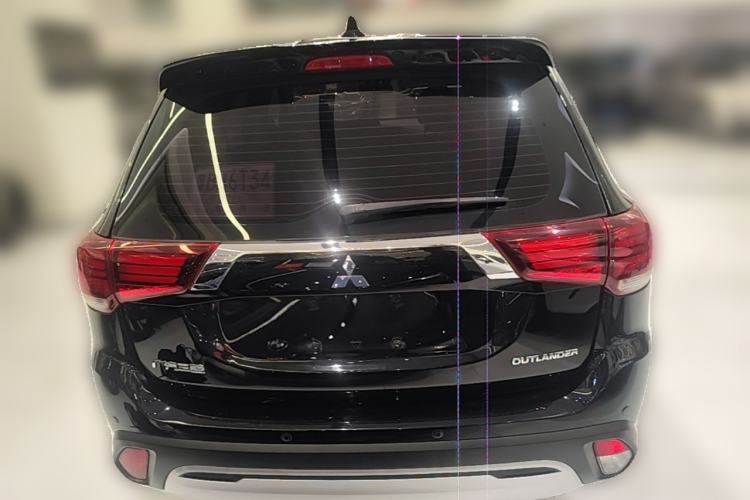 Used Mitsubishi Outlander 2019 2.4L 4x4 Zhi Xiang Edition 7 Seats China VI Standard Rear