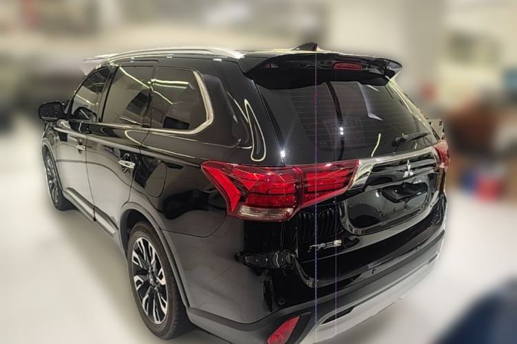 Used Mitsubishi Outlander 2019 2.4L 4x4 Zhi Xiang Edition 7 Seats China VI Standard Rear Left 45 Deg