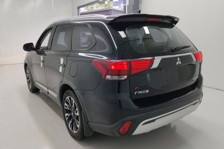 Used Mitsubishi Outlander 2019 2.0L Two-Wheel Drive Comfort Edition 7 Seats China V Emission Standard Rear Left 45 Deg