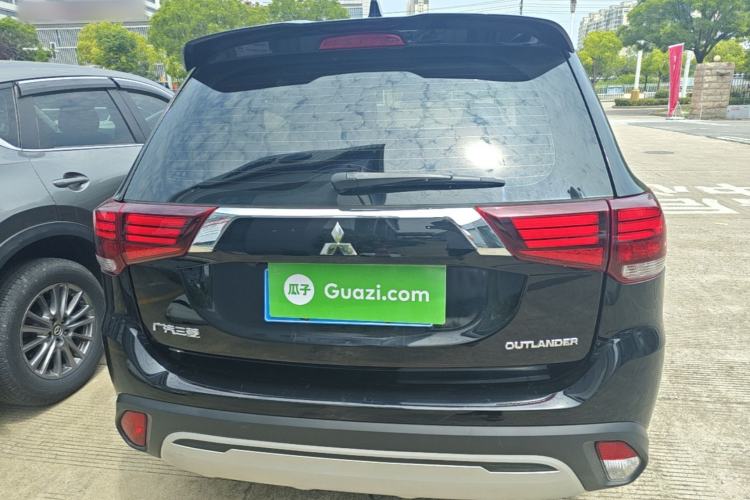 Used Mitsubishi Outlander 2019 2.0L Two-Wheel Drive Comfort Edition 5 Seats China VI Standard Rear