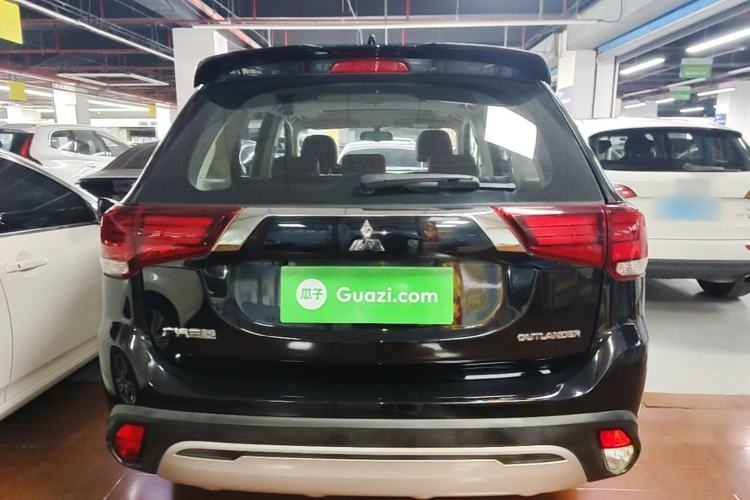 Used Mitsubishi Outlander 2019 2.0L Two-Wheel Drive Comfort Edition 5 Seats China VI Standard Rear