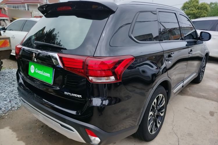 Used Mitsubishi Outlander 2019 2.0L Two-Wheel Drive Comfort Edition 7-Seater China VI Standard Rear Right 45 Deg