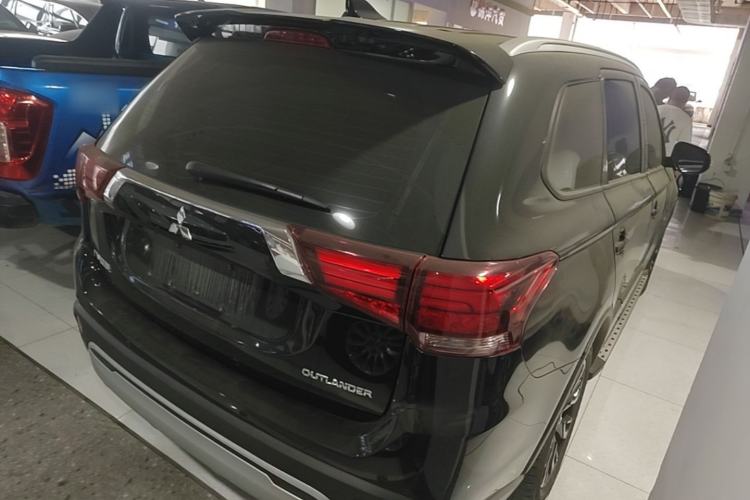 Used Mitsubishi Outlander 2019 2.0L Two-Wheel Drive Comfort Edition 5 Seats China VI Standard Rear Right 45 Deg